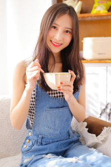 年轻漂亮少妇私密精油按摩保养